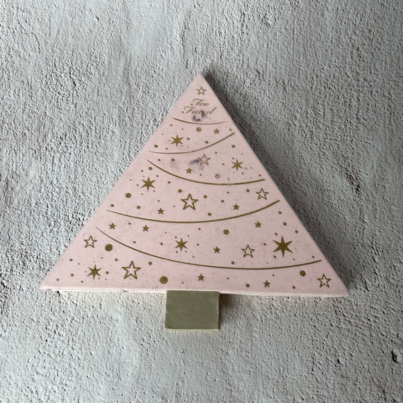 Under the Christmas Tree Pink Eyeshadow Palette - Picture 2 of 3